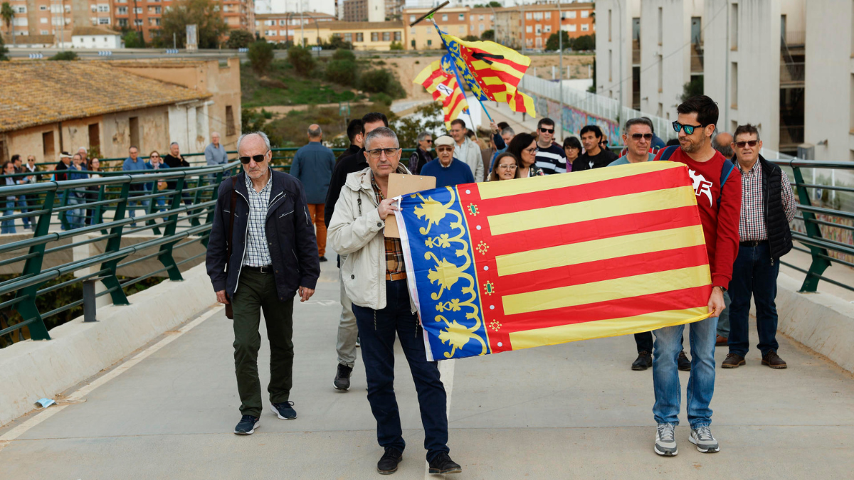 Simpatizantes de ‘Decidix’ piden en Valencia «autodefensa» ante los partidos centralistas