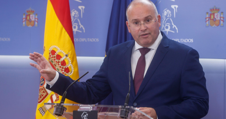 Un Partido Popular a la desesperada sale en defensa de Lobato