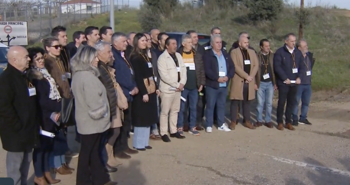 Alcaldes sin distinción política se manifiestan por la continuidad de la central nuclear de Almaraz