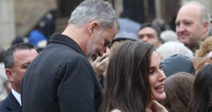 Los reyes recorren Catarroja en una visita sin guion oficial
