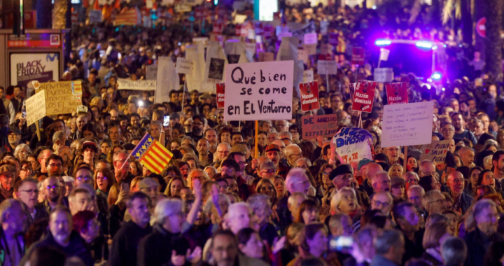 Una marea humana exige en València la dimisión de Mazón por la gestión de la dana